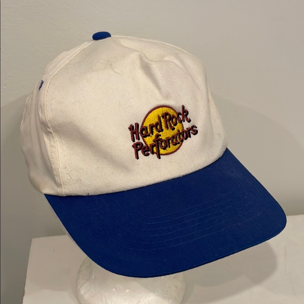 🧢 Embroidered White & Blue Baseball Cap